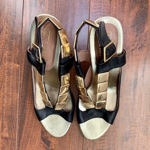 Ted Baker London Heeled Gold and Black Sandals